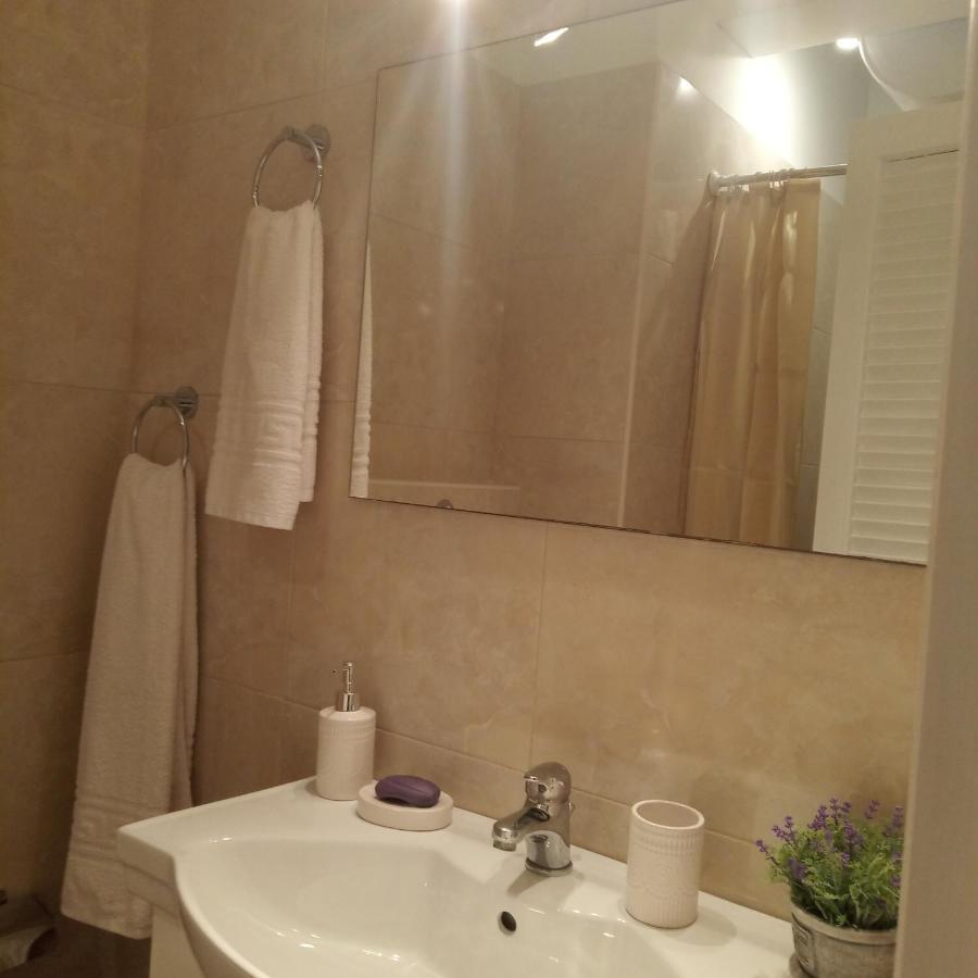 Dora's 1 Apartment